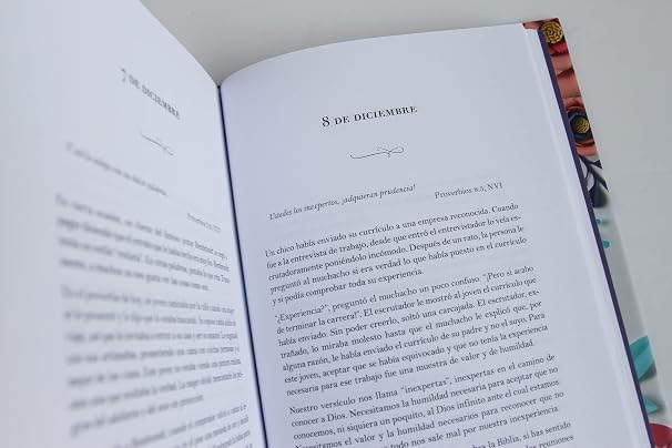 Un Año Con Dios: 365 Devocionales Para La Mujer