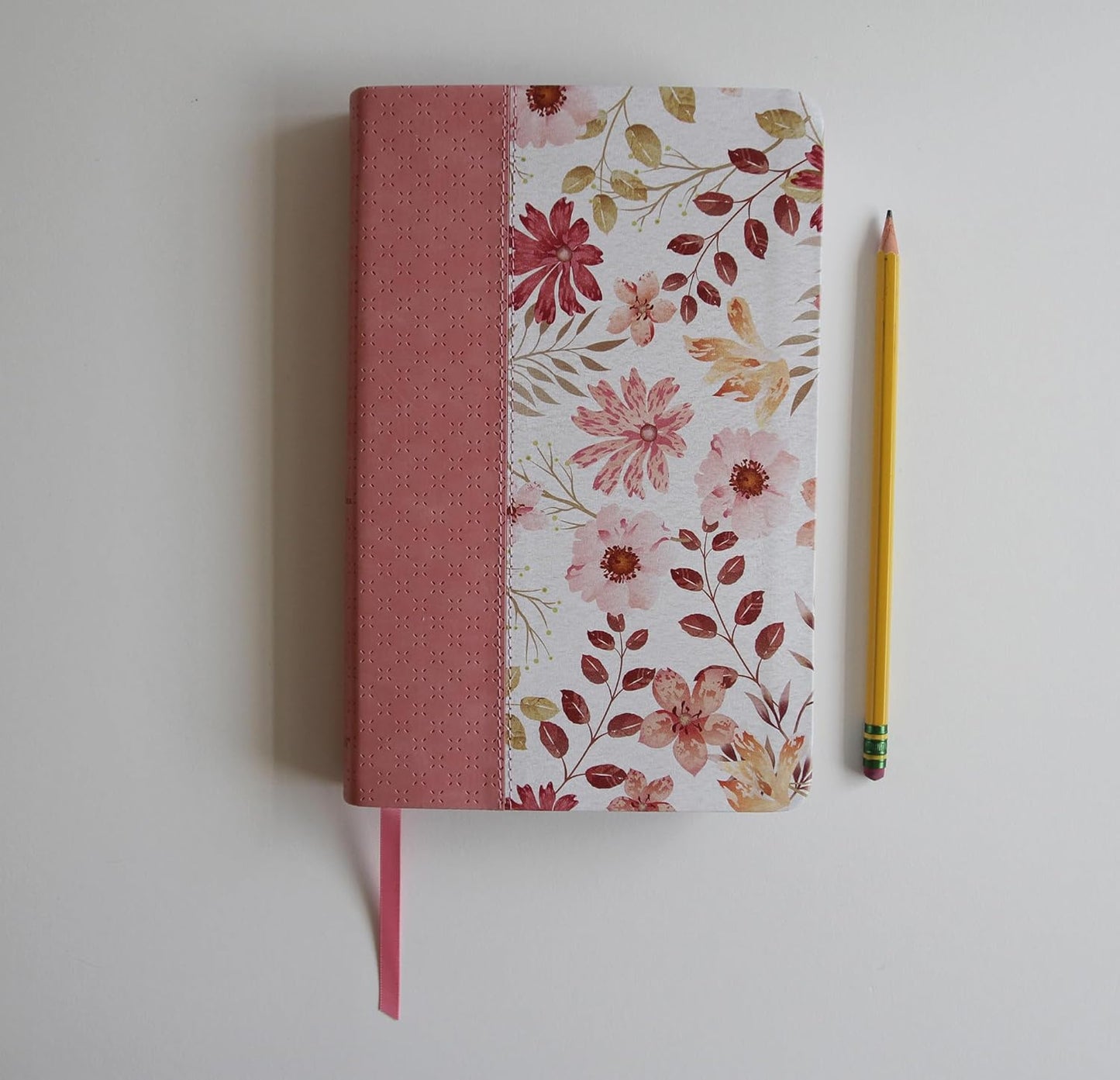 Biblia Letra Grande. Piel Rosada Con Flores, Tamaño Manual, RVR1960