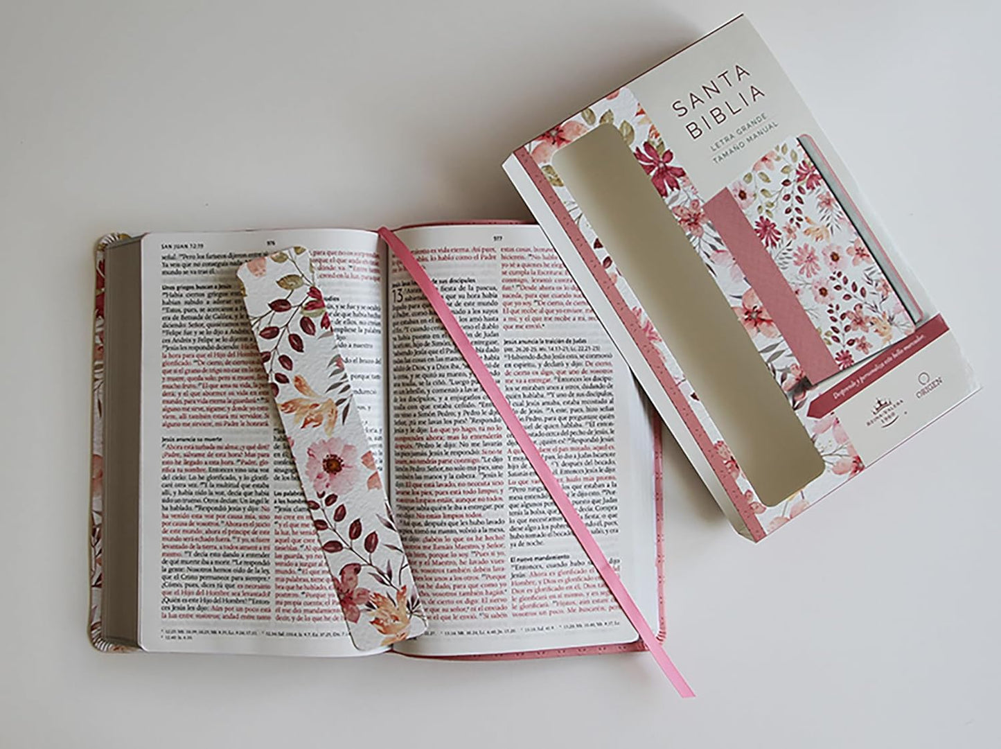 Biblia Letra Grande. Piel Rosada Con Flores, Tamaño Manual, RVR1960