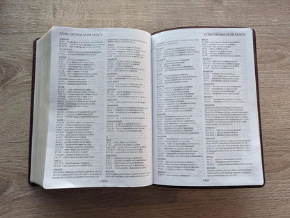 Santa Biblia Ntv Café Oscuro, Letra Súper Gigante