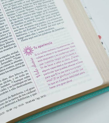 Biblia de la mujer conforme al corazón de Dios