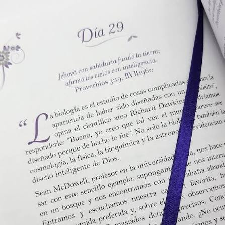 Día Y Noche Con Dios: Devocional De 90 Días Para Mujeres Varios Autores