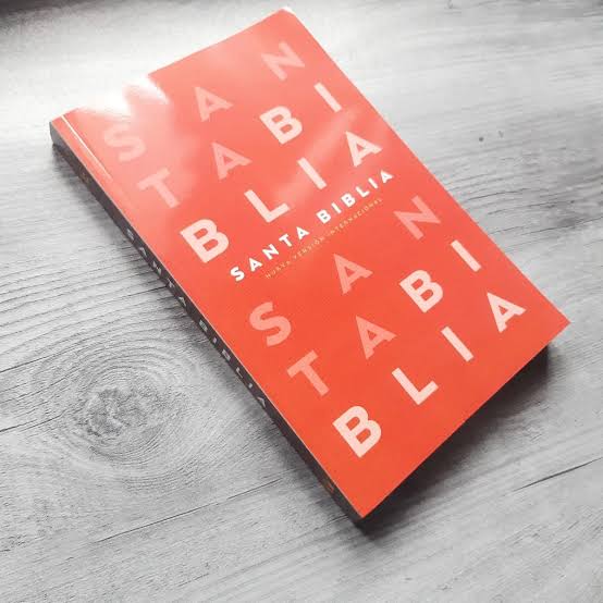 Biblia Excelencia Ultra Fina, Tapa Rústica Roja - Nvi