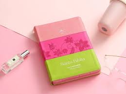 Biblia para Mujeres, con Índice y Cierre, Letra Gigante 15 puntos, Senti Piel, Floral Rosa, Fucsia, Verde, RVR 1960