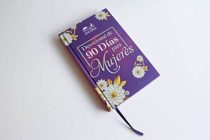 Día Y Noche Con Dios: Devocional De 90 Días Para Mujeres Varios Autores