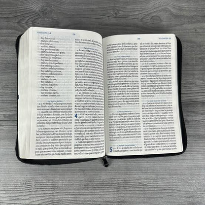 Biblia Con Cierre, Color Negro, Letra Grande - Tla