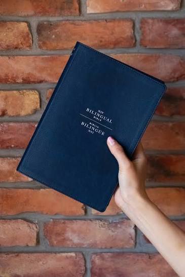 Biblia Bilingue, Azul Marino, Piel Especial - NVI
